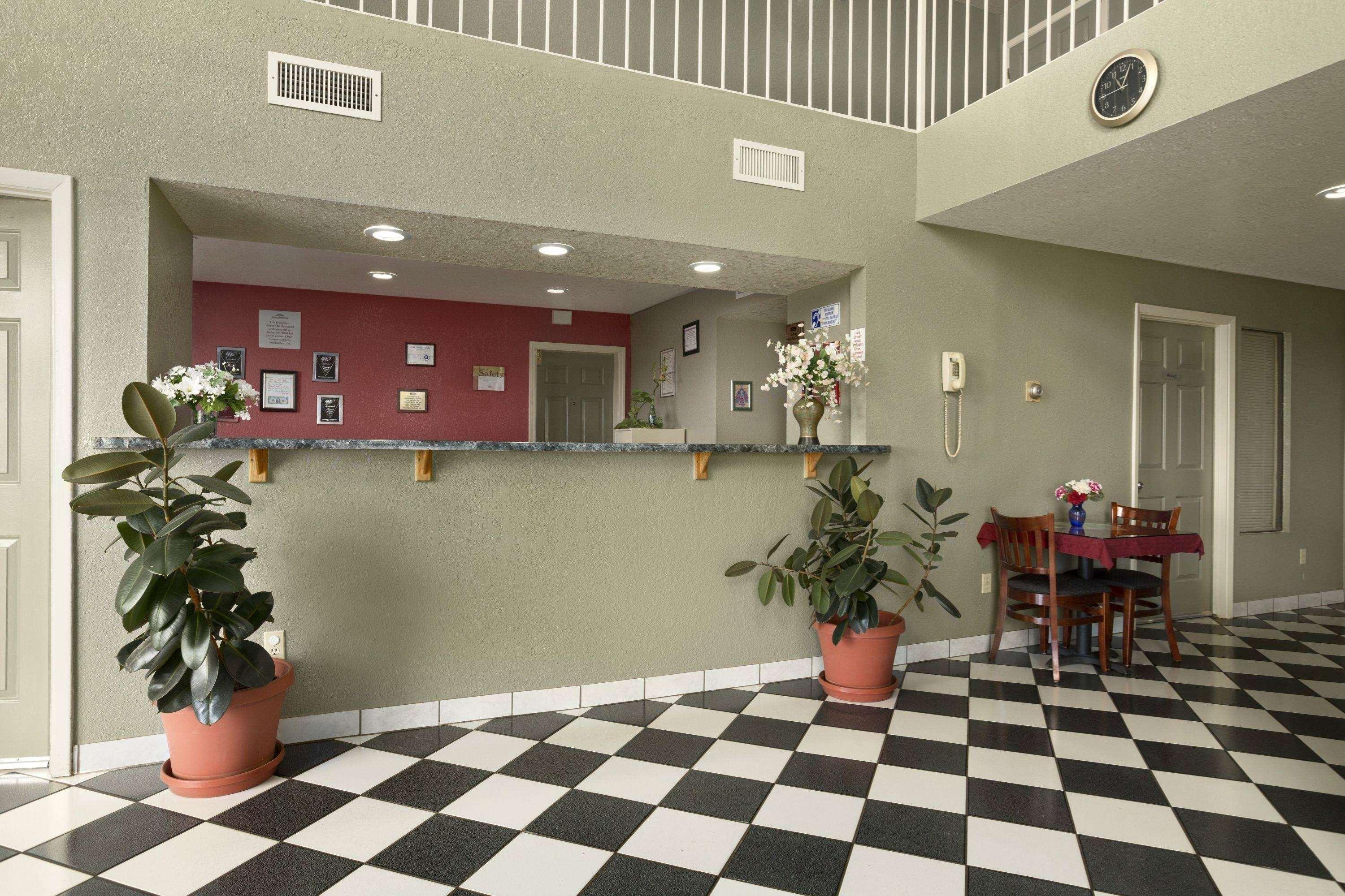 Howard Johnson By Wyndham Holbrook Exterior photo